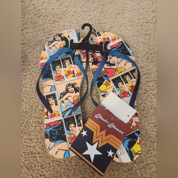 Womens Flip Flops Size XL 11-12 Wonder Woman NWT Dc Comics - Picture 1 of 3